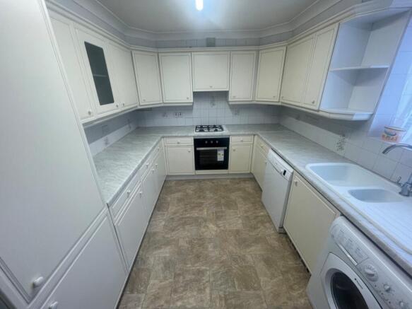 2 bed Flat to rent Image 3