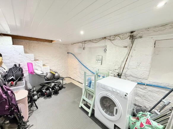 3 bed Terraced for sale Image 7