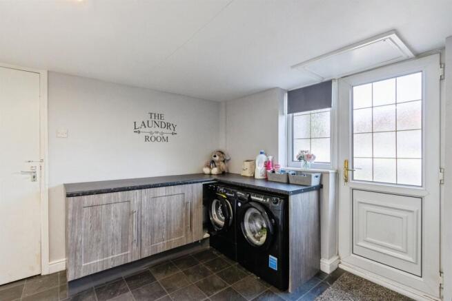 4 bed Detached for sale Image 10