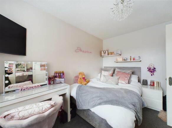 BEDROOM 4