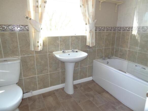 FAMILY BATHROOM