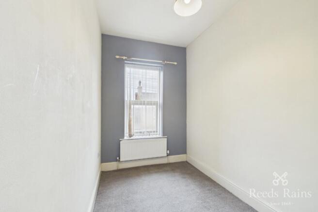 2 bed Terraced to rent Image 5