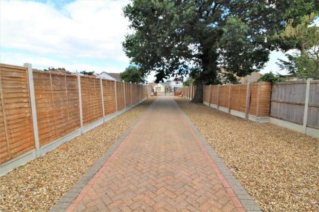 GATED ENTRANCE & DRIVEWAY