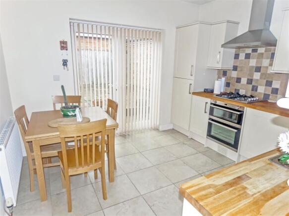 KITCHEN/BREAKFAST ROOM