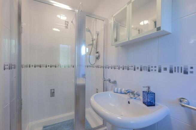 Bathroom 3 en-suite