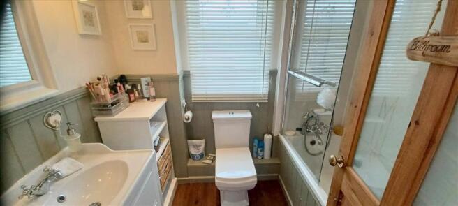 FAMILY BATHROOM
