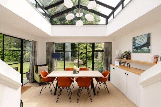 5 bed Link Detached House for sale Image 6