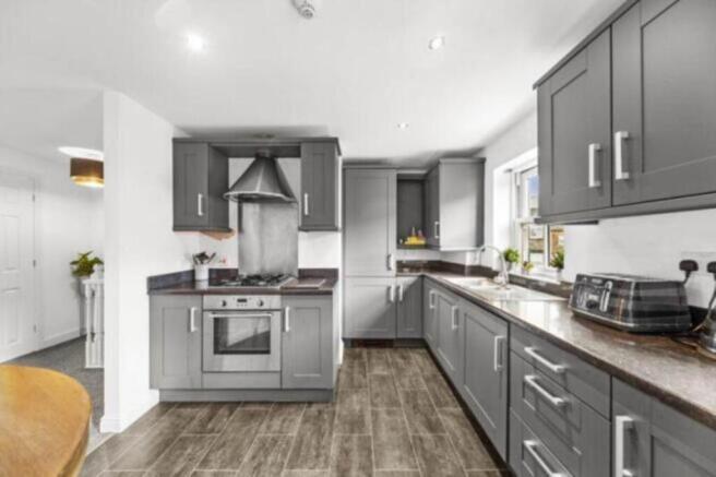 2 bed Apartment for sale Image 4