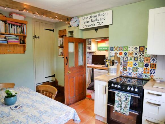 KITCHEN DINER