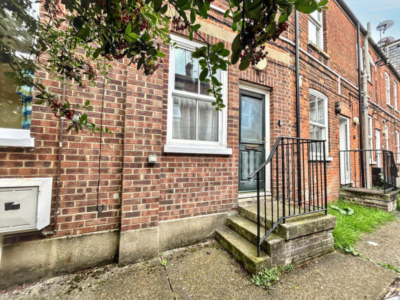 1-bed flat on Avondale Road, Gorleston, £70,000