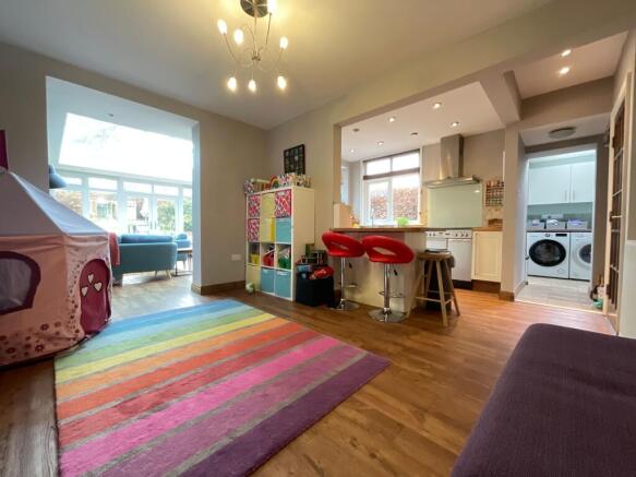 4 bed Semi-Detached for sale Image 5