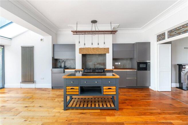 4 bed Terraced to rent Image 6