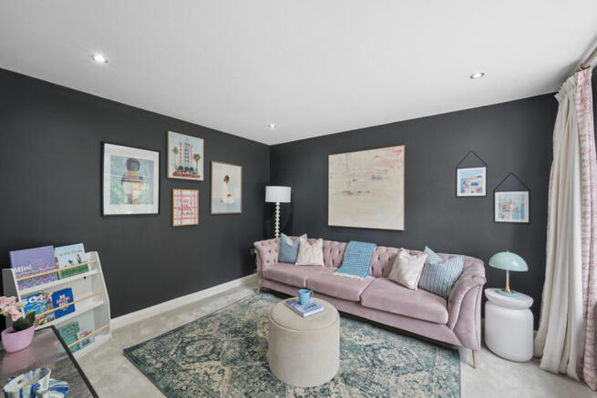 6 bed Detached for sale Image 11