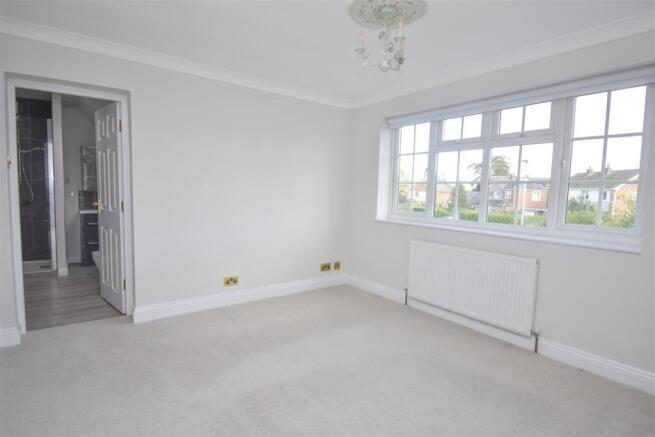 4 bed Detached to rent Image 5
