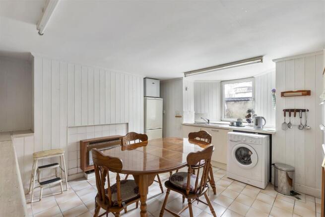 4 bed Terraced for sale Image 8