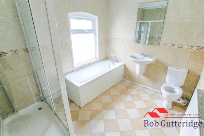 FIRST FLOOR BATHROOM