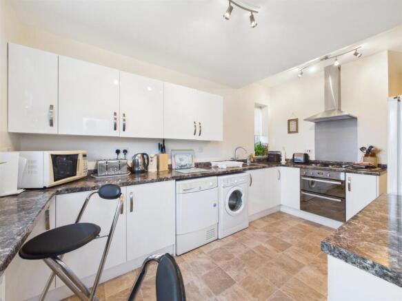 3 bed Semi-Detached for sale Image 4