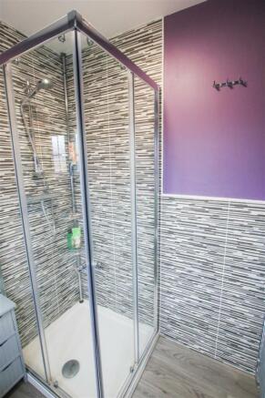 EN SUITE SHOWER ROOM