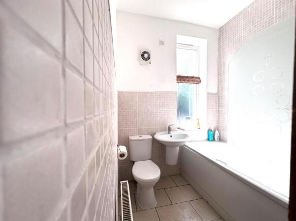 3 bed Terraced to rent Image 5