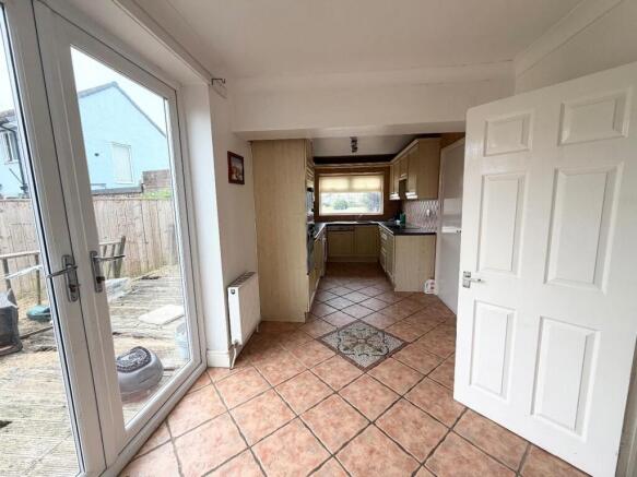 5 bed Semi-Detached for sale Image 5