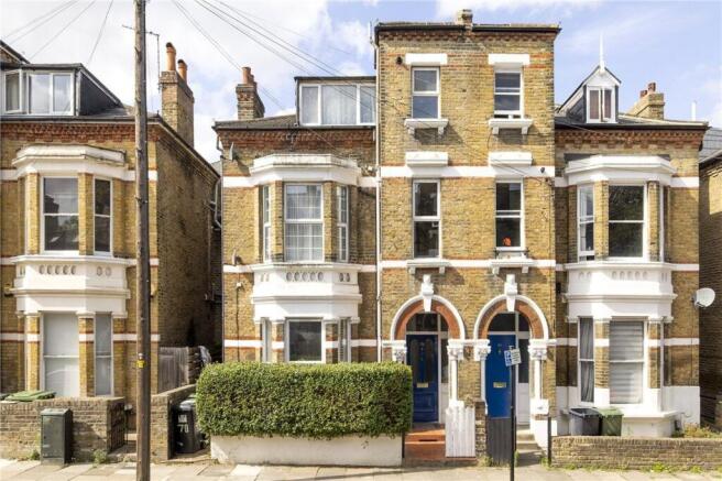 1 BEDROOM FLAT
