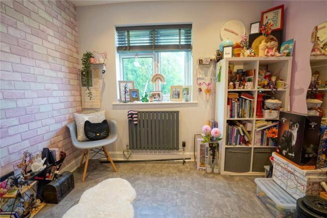 4 bed House for sale Image 10