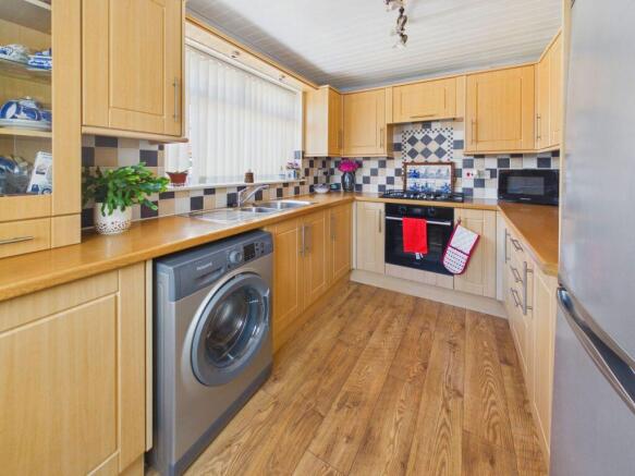 2 bed Semi-Detached Bungalow for sale Image 4