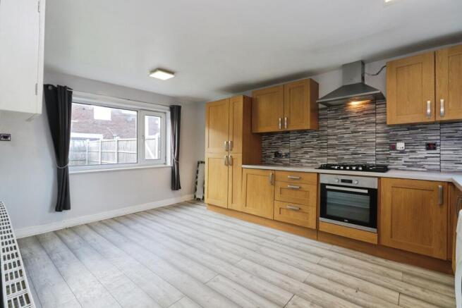 3 bed Semi-Detached for sale Image 6