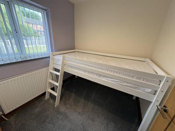 4 bed Town House to rent Image 9