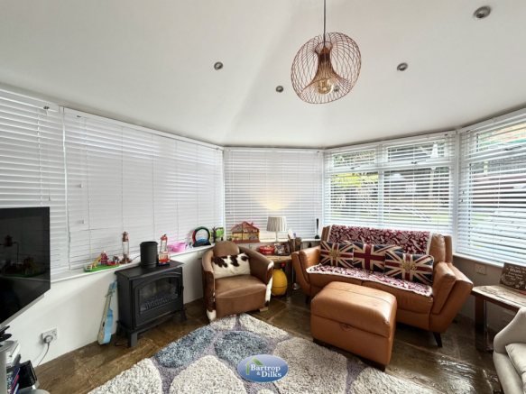6 bed Detached for sale Image 12