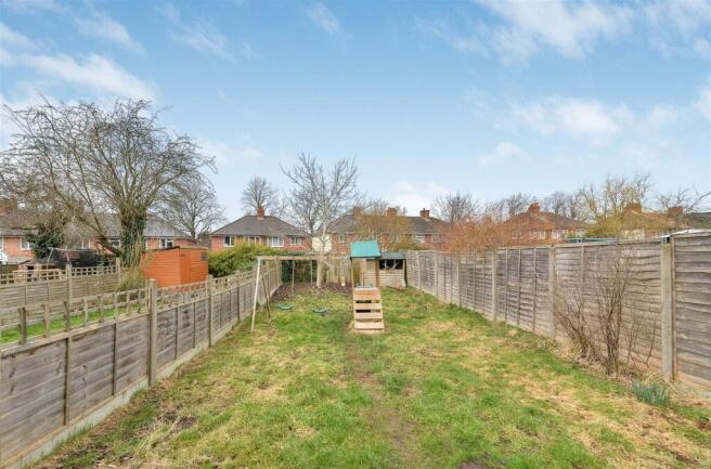 65 Brent Road - gdn2.jpg