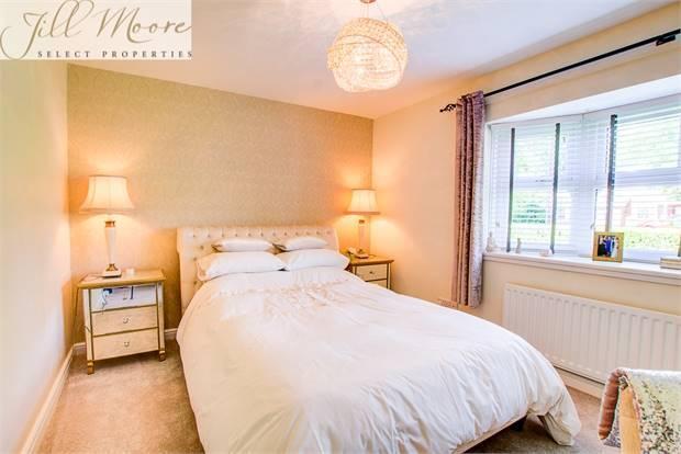 MAIN BEDROOM
