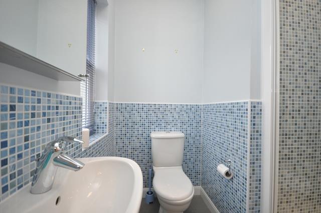 Stephenson Walk ensuite2.jpg
