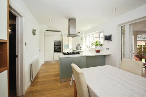 Barons Court, Undy, NP26