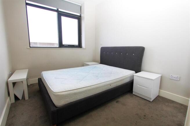 2 bed Flat to rent Image 7