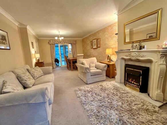 4 bed Semi-Detached for sale Image 4