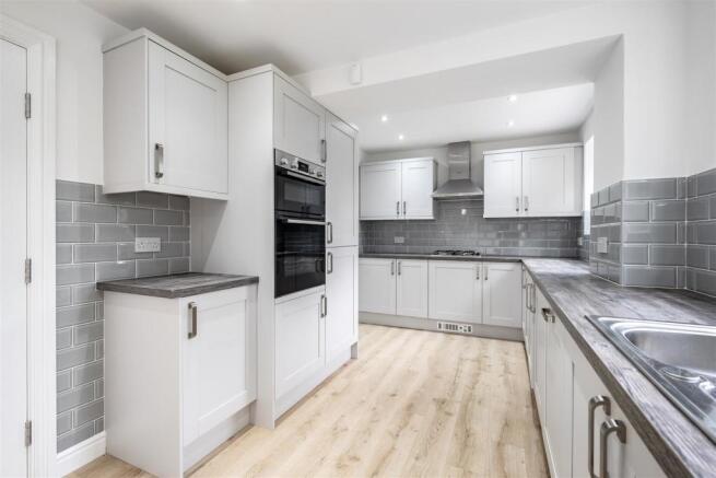 5 Kitchen.jpg