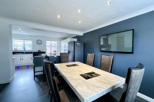 4 bed Detached for sale Image 7