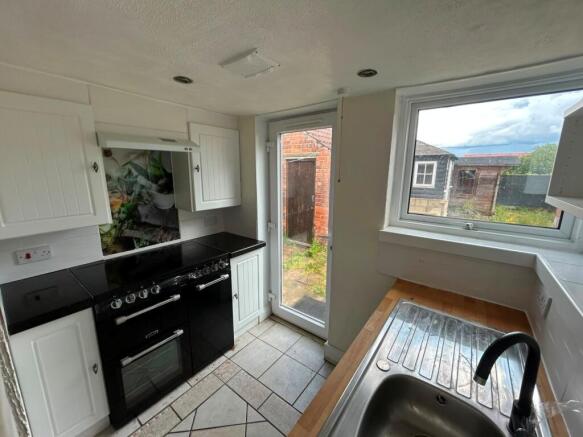 3 bed Semi-Detached for sale Image 4