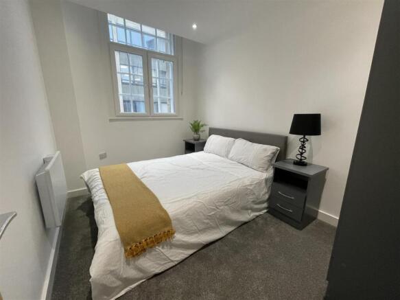 2 bed Apartment to rent Image 5