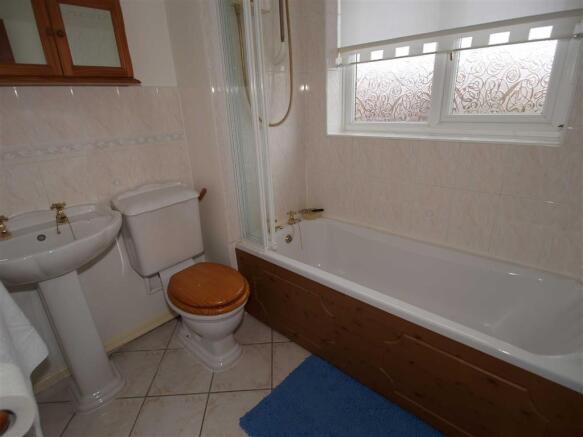 BATHROOM/W.C.