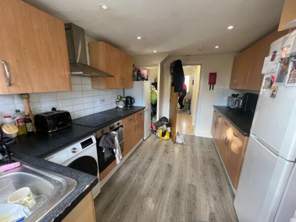 6 bed Terraced to rent Image 4