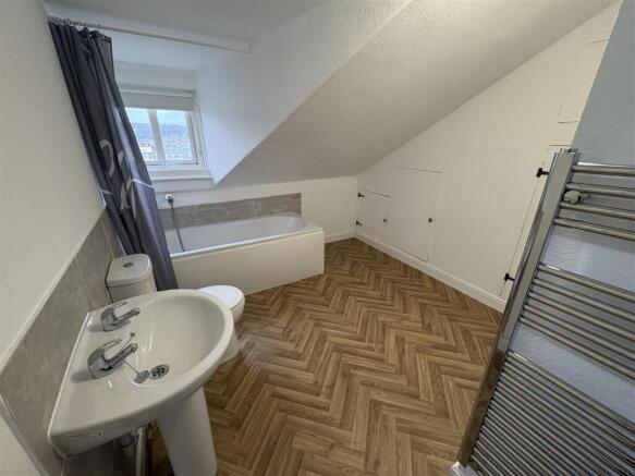 2 bed Apartment to rent Image 7