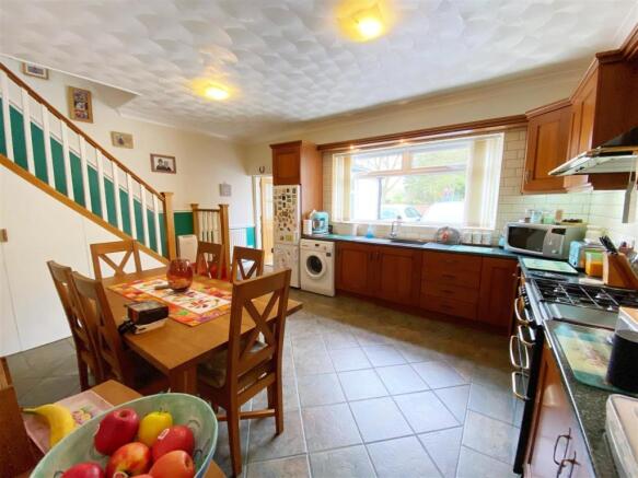 Kitchen2.jpg