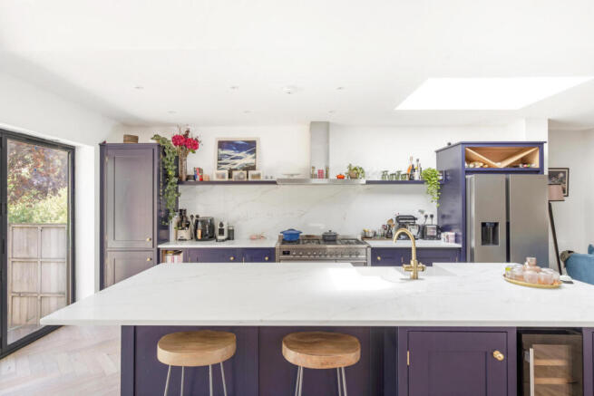 Vallis Way, London, W13 photo 4