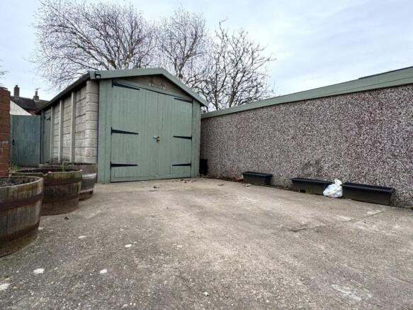 Driveway/Garage