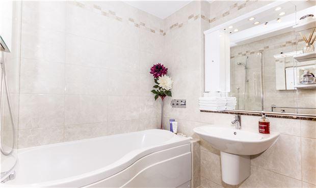 En-Suite Bathroom