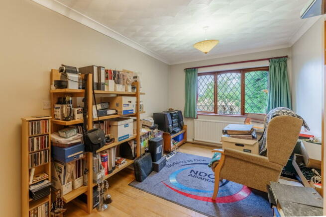 4 bed Detached for sale Image 9