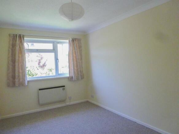 Bedroom 1.jpg