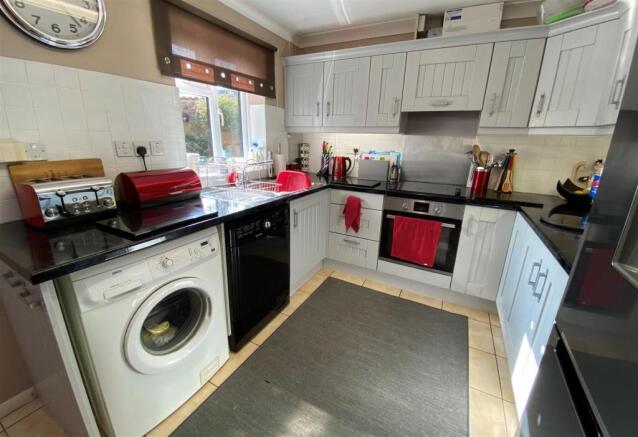 Kitchen 1.jpg